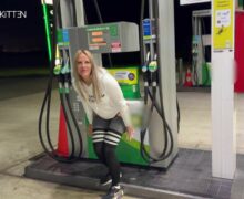 Lara Cumkitten – An der Tankstelle gepinkelt